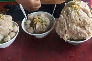 Warung Bakso Kerikil Jahanam ini sediakan porsi kenyang dunia akhirat