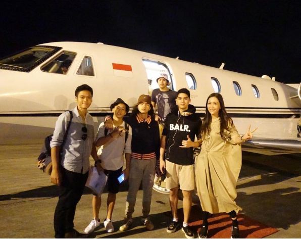 Mudik mewah ala Maia Estianty, sewa pesawat bawa keluarga ke Surabaya!