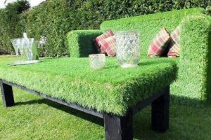 7 Meja dan kursi mirip rumput, bikin mata segar lihatnya! 