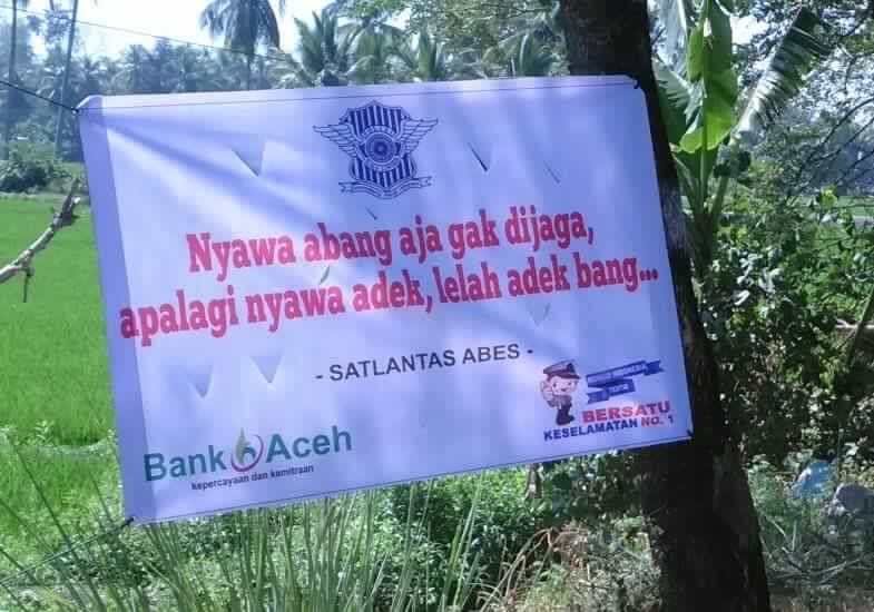 spanduk kocak polisi Aceh © 2016 brilio.net