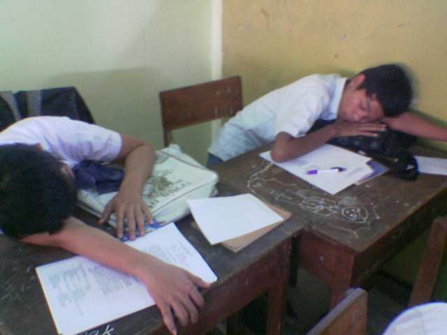 tidur di kelas © 2016 brilio.net tidur di kelas © 2016 brilio.net