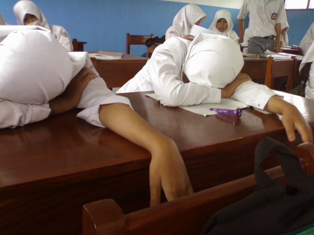tidur di kelas © 2016 brilio.net tidur di kelas © 2016 brilio.net