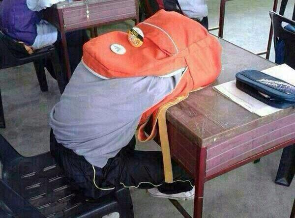 tidur di kelas © 2016 brilio.net tidur di kelas © 2016 brilio.net