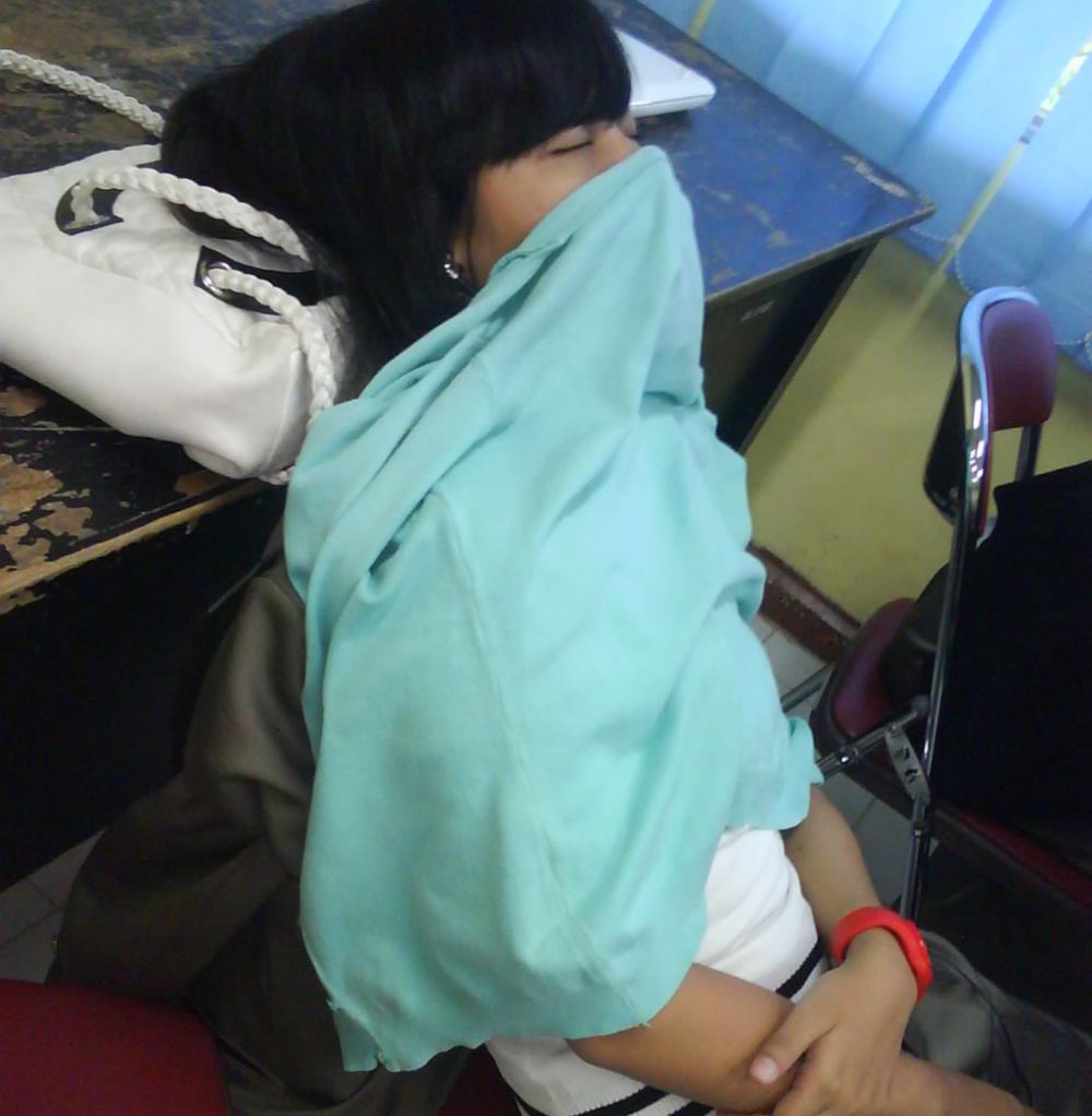 tidur di kelas © 2016 brilio.net tidur di kelas © 2016 brilio.net