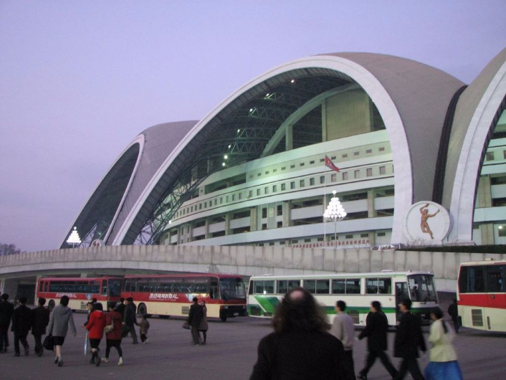 Ssstt... Korea Utara punya stadion terbesar dunia, ini foto-fotonya! 