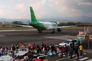 Tahun ini banyak pemudik lebih memilih naik pesawat terbang lho