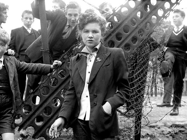 10 Foto langka gangster wanita tahun 1950, sangar banget penampilannya