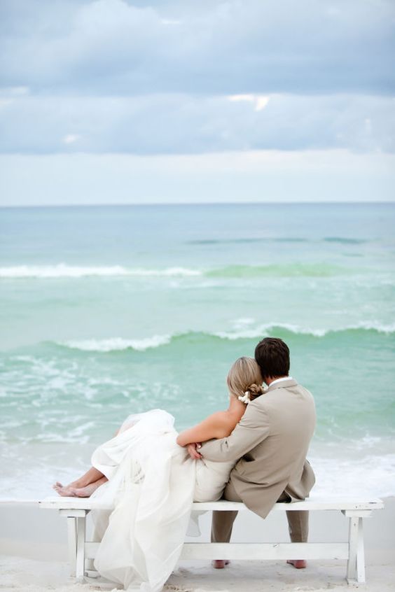 17 Foto prewedding romantis di pantai awas jangan baper ya 