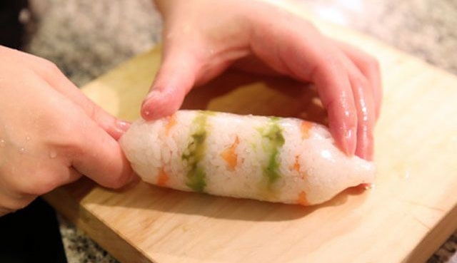Sushi bungkus kondom ini unik, tapi jijik nggak sih?