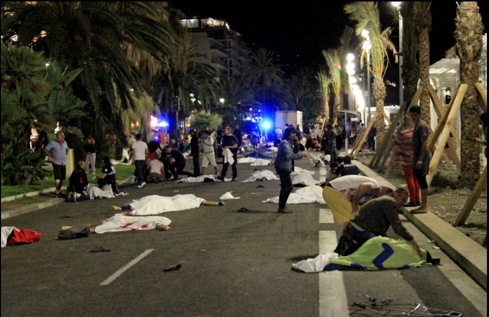 11 Foto mencekamnya tragedi Nice, Prancis, dunia kembali berduka!
