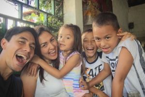 Harmonisnya pasangan Darius-Donna Agnesia, 15 foto ini buktinya