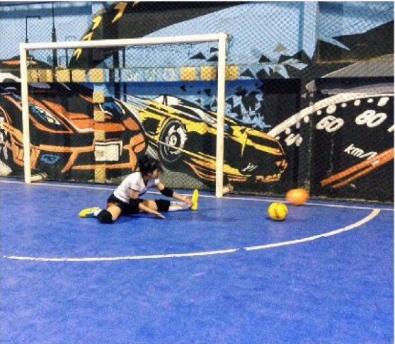 Zenitha, kiper futsal cantik yang bikin cowok nggak tega ngegolin