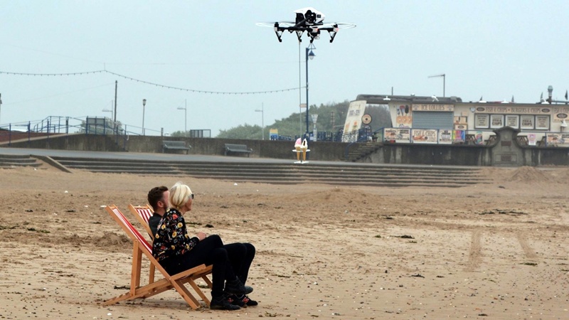 Kini beli es krim bisa lewat drone, keren abis!