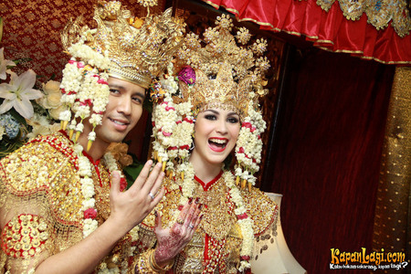 gaun pernikahan artis © 2016 brilio.net