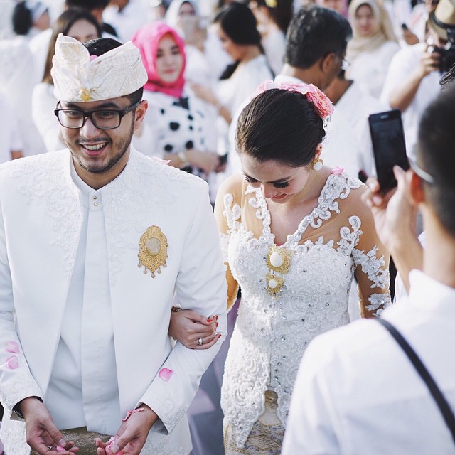 gaun pernikahan artis © 2016 brilio.net