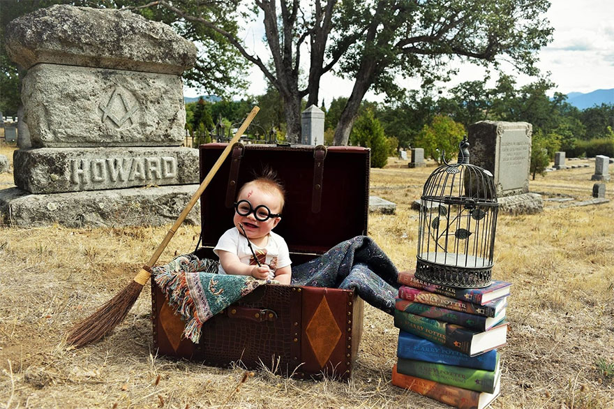 Lucunya pictorial bayi ala Harry Potter, pemotretannya di kuburan lho!