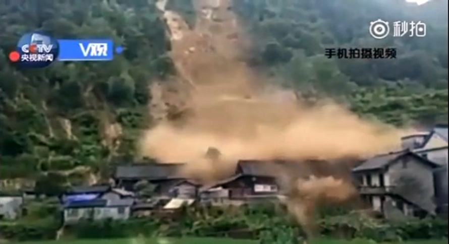 Detik-detik banjir bandang hancurkan rumah di China, mengerikan!