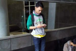 Cowok ini nekat cari Pokemon langka hingga ke makam Jeruk Purut, hiii!