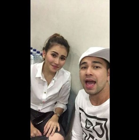 KONTROVERSI AYU © 2016 brilio.net KONTROVERSI AYU © 2016 brilio.net