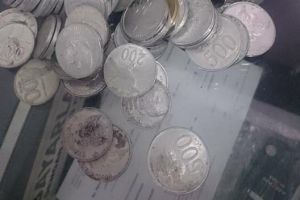 Netizen kumpulkan koin untuk pengemudi mobil rental ini, ada apa?