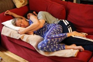 Jasa memeluk ini cocok buat kamu yang kesepian, berminat?