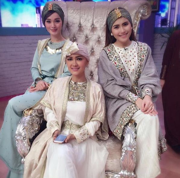 Ayu vs Nagita © 2016 brilio.net  Ayu vs Nagita © 2016 brilio.net