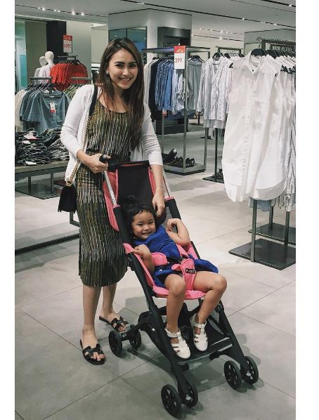 Ayu vs Nagita © 2016 brilio.net  Ayu vs Nagita © 2016 brilio.net