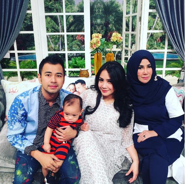 Ayu vs Nagita © 2016 brilio.net  Ayu vs Nagita © 2016 brilio.net