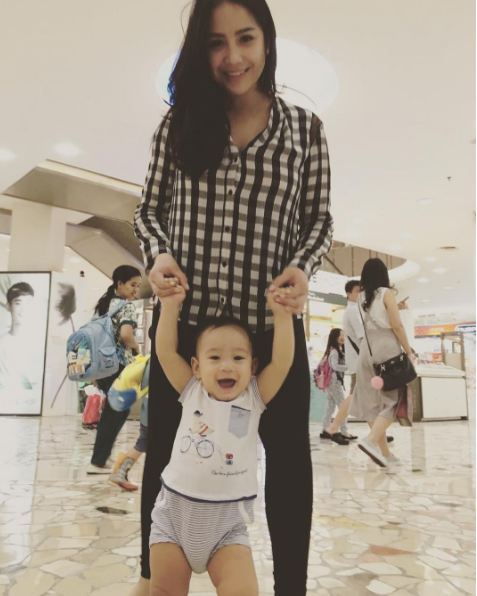 Ayu vs Nagita © 2016 brilio.net  Ayu vs Nagita © 2016 brilio.net