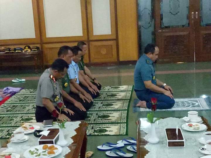 jenderal salat berjamaah © 2016 brilio.net