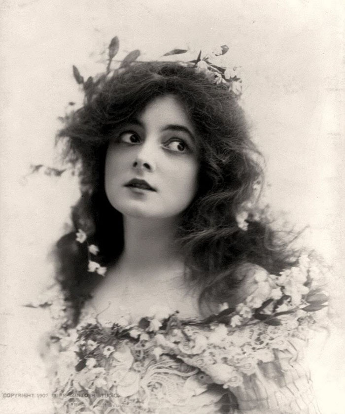 15 Wanita  ikon kecantikan  tahun 1900an parasnya memesona 