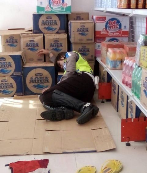 foto cantik polwan yang hebohkan netizen © 2016 brilio.net