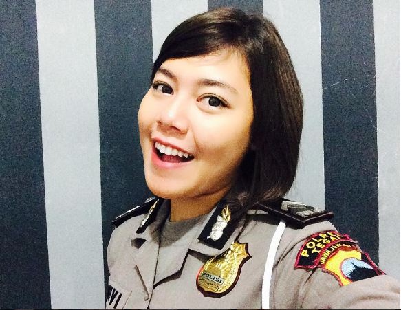 foto cantik polwan yang hebohkan netizen © 2016 brilio.net