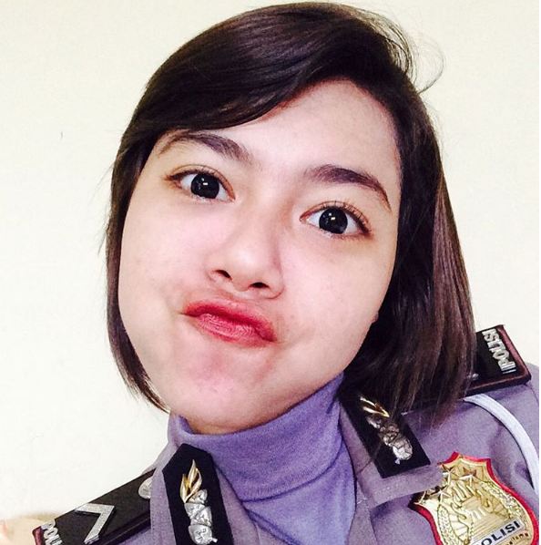foto cantik polwan yang hebohkan netizen © 2016 brilio.net