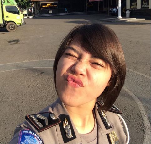 foto cantik polwan yang hebohkan netizen © 2016 brilio.net