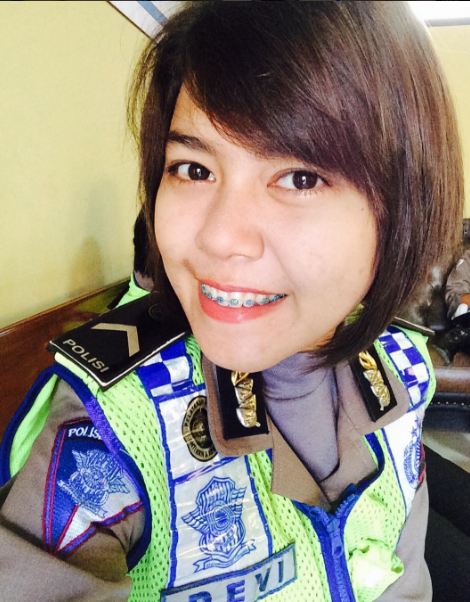 foto cantik polwan yang hebohkan netizen © 2016 brilio.net