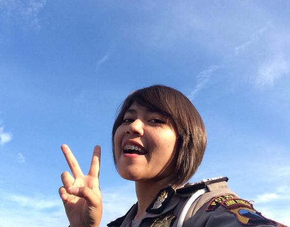 foto cantik polwan yang hebohkan netizen © 2016 brilio.net