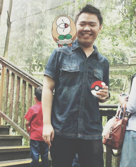 foto editan pria dengan monster pokemon © 2016 brilio.net