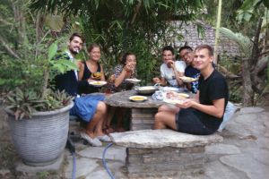 Ini dia asal usul kenapa orang asing di Indonesia dipanggil 'bule' 