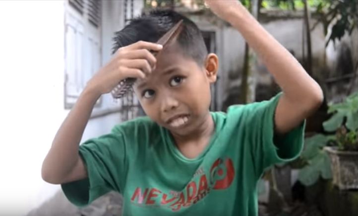 bocah promosikan pomade ini dijamin hibur kamu © 2016 brilio.net bocah promosikan pomade ini dijamin hibur kamu © 2016 brilio.net