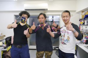 Aksesori ini bikin tangan kamu nggak pegal saat berburu Pokemon Go