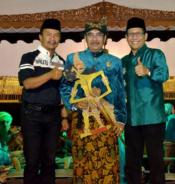 kepala daerah baju © 2016 brilio.net