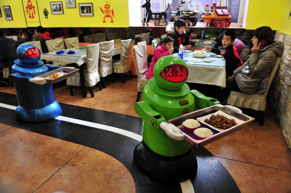 Restoran-restoran ini ternyata ganti pelayannya dengan robot, wow!