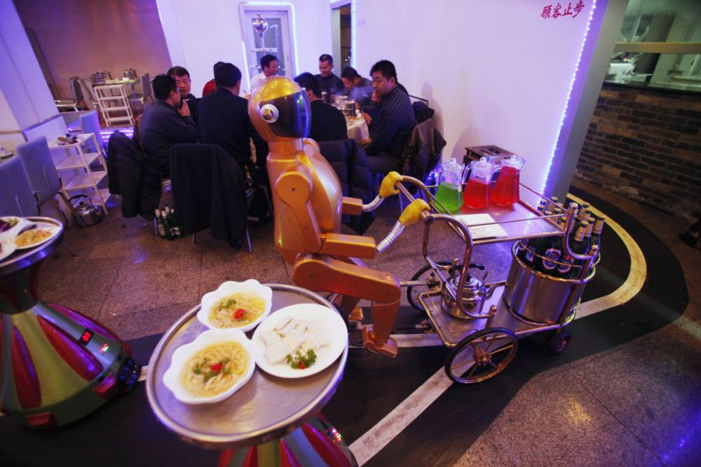 Restoran-restoran ini ternyata ganti pelayannya dengan robot, wow!