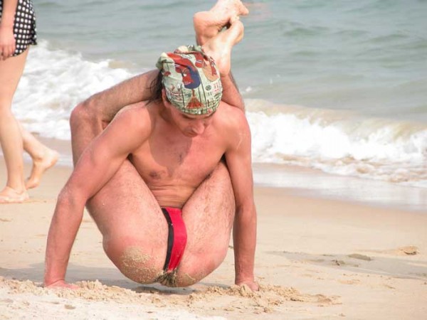 pose yoga ekstrem ini dijamin bikin kagum © 2016 brilio.net