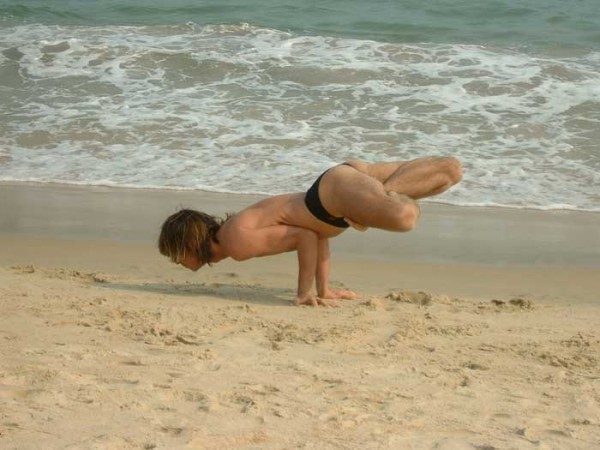 pose yoga ekstrem ini dijamin bikin kagum © 2016 brilio.net