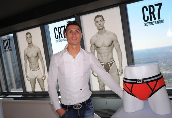5 Bisnis ini sukses digeluti Cristiano Ronaldo, siap-siap mau pensiun?