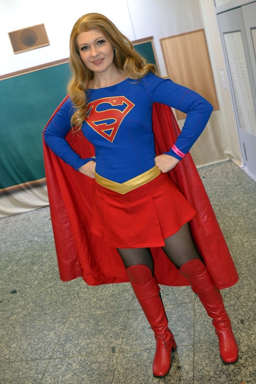 15 Foto seksi cewek dibalut kostum Supergirl, bikin cowok megap-megap!