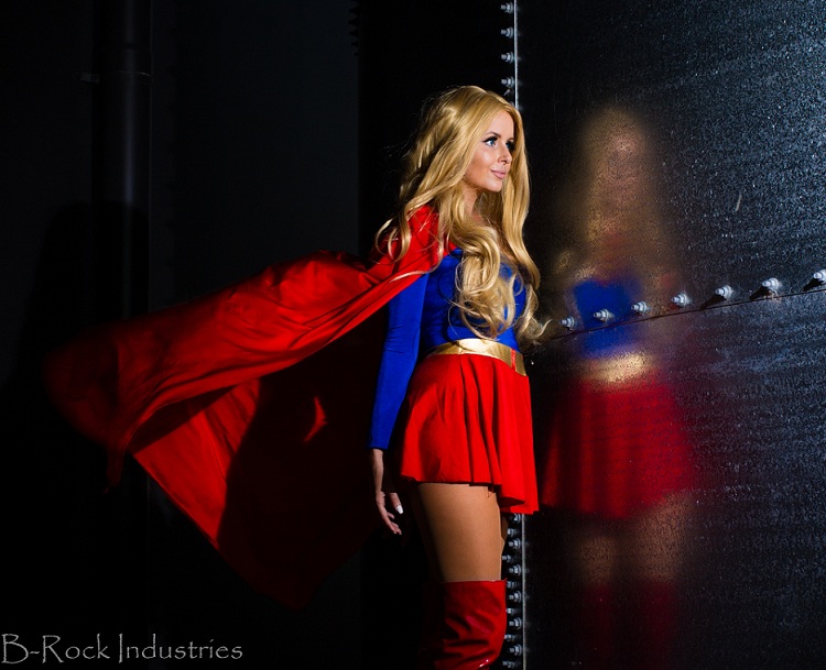 15 Foto seksi cewek dibalut kostum Supergirl, bikin cowok megap-megap!