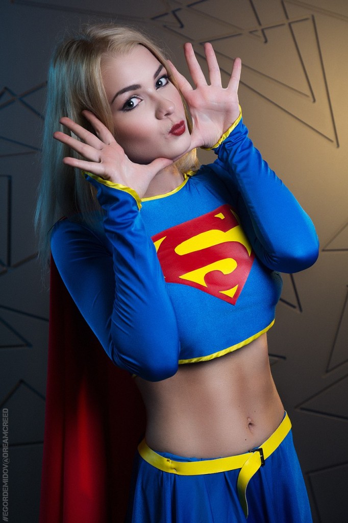 15 Foto seksi cewek dibalut kostum Supergirl, bikin cowok megap-megap!